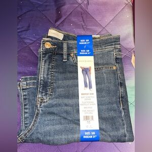 Brand New, never worn!! Women’s Jeans